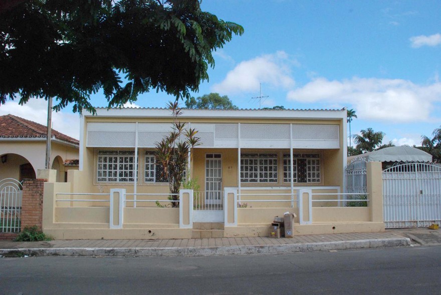 MG_PARACATU_Edificacao_na_Rua_do_Avila