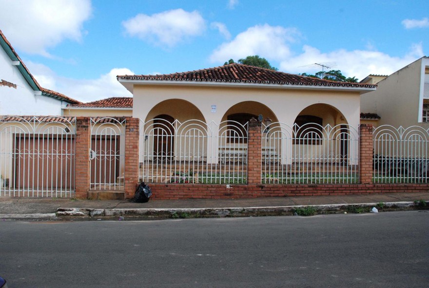 MG_PARACATU_Edificacao_na_Rua_do_Avila_002