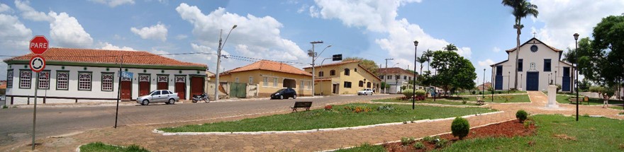 MG_PARACATU_Foto_atual_do_Largo_da_Matriz