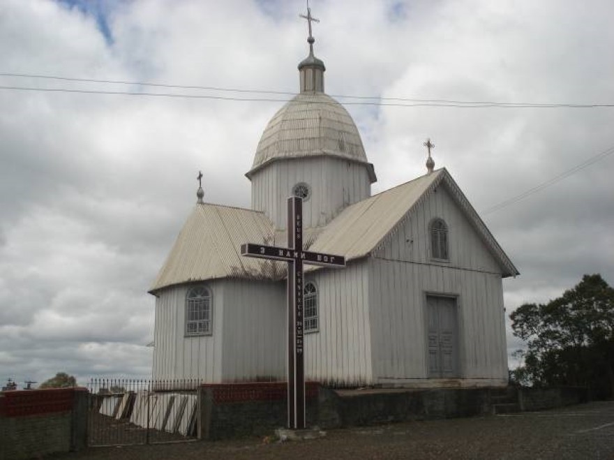 Igreja São Pedro e São Paulo e cemitério