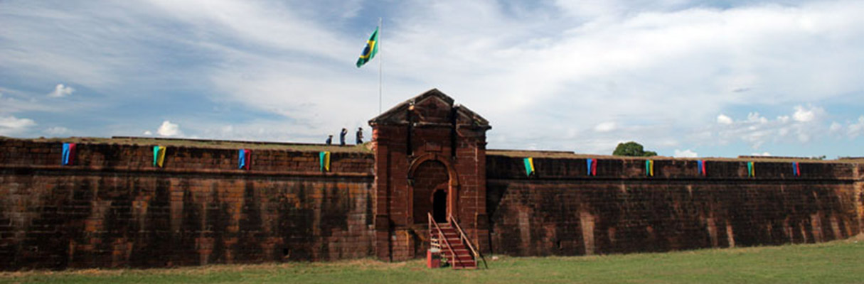 Inaugurado em 1783, o Forte Príncipe da Beira está localizado na fronteira Brasil - Bolívia, às margens do rio Guaporé.