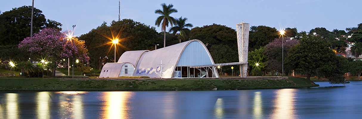 Igreja de São Francisco de Assis vista da lagoa da Pampulha em Belo Horizonte (MG)