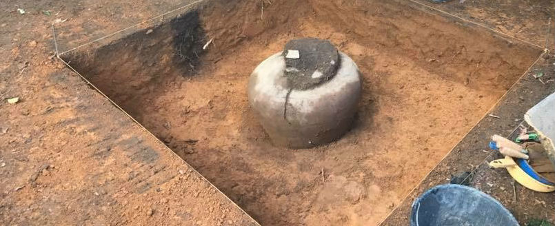 Urna funerária indígena na Serra da Barriga (AL)