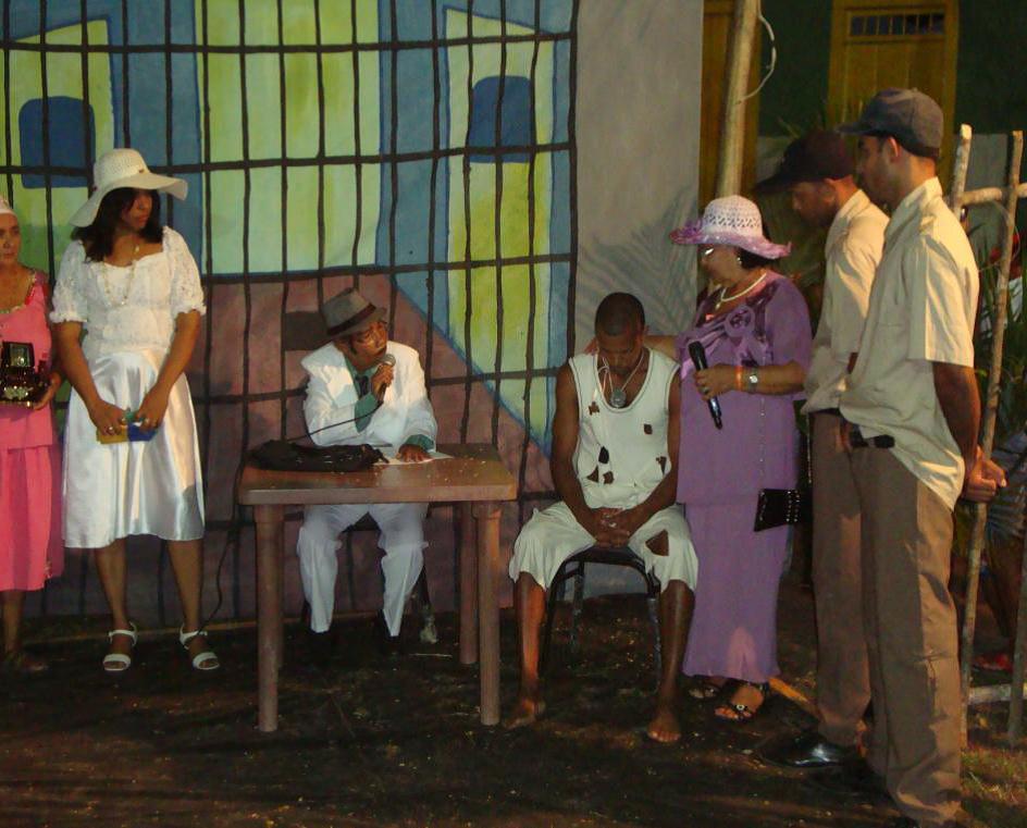 Encenação do “Zé de Vale” em Matarandiba, momento em que o personagem foi preso