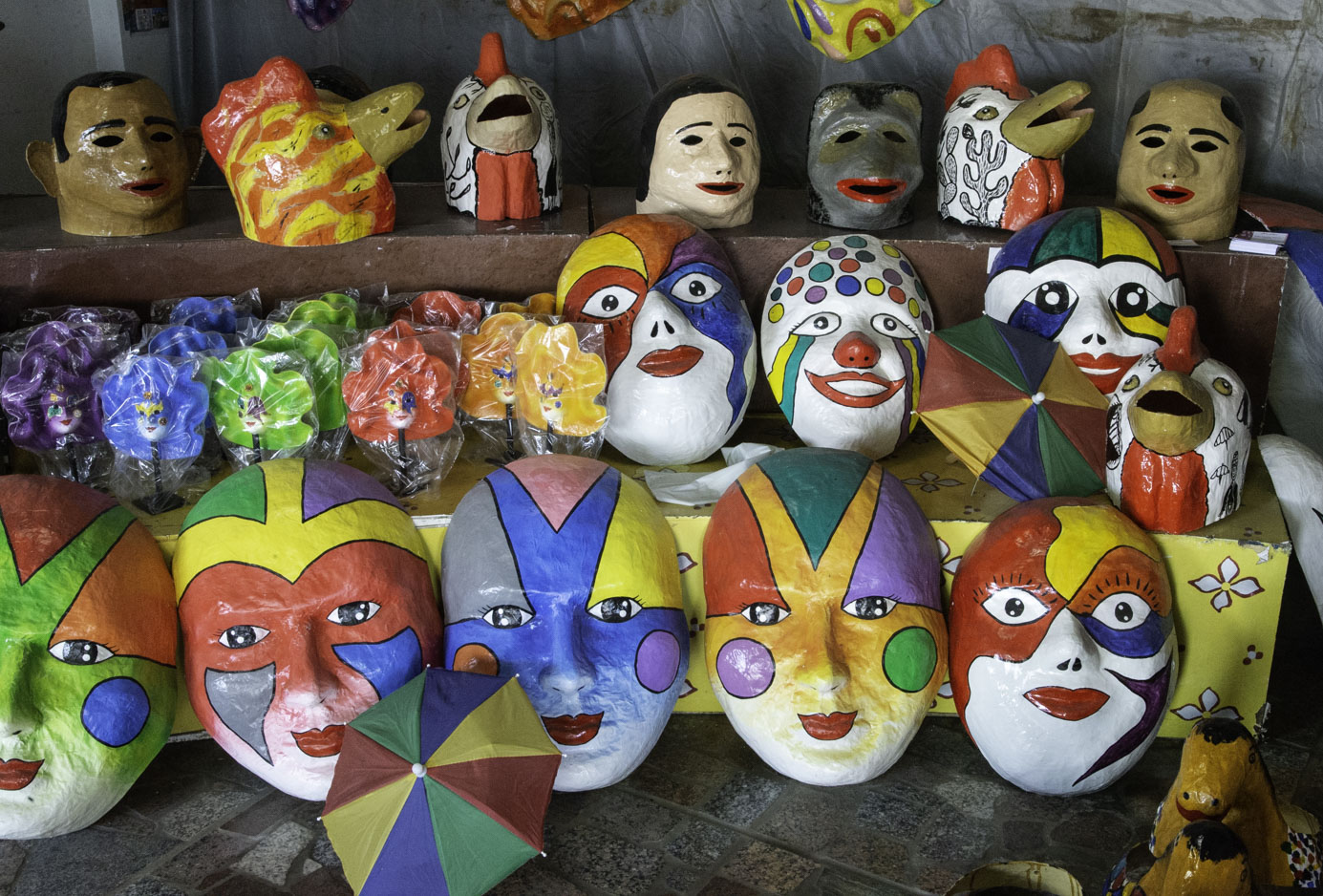 Máscara de papangu feita com a técnica de Papier collé de Antônio Alixandre da Silva. Bezerros, PE. Dezembro de 2019