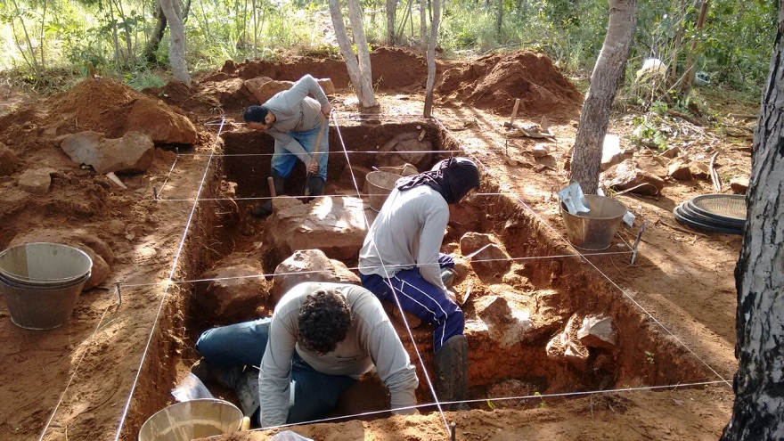 Escavações feitas em sítio arqueológico descoberto no Paranoá (DF)