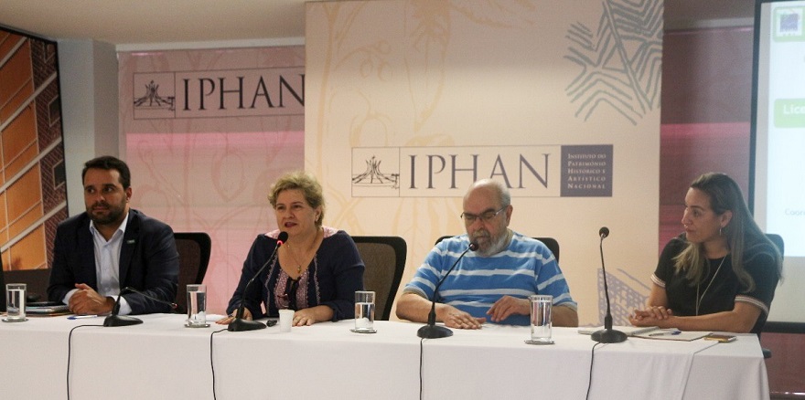 Mesa com Roberto Stanchi (CNL-Iphan); Cláudia Barros (Ibama); Carlos Caldarelli (Scientia); Tatiana Costa Fernandes (Preservar)