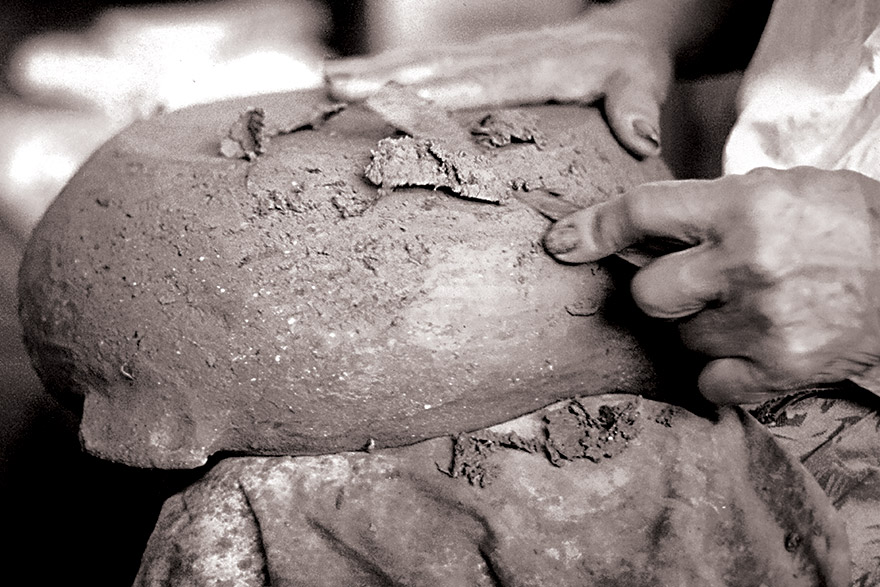 As tradicionais panelas de barro de Goiabeiras, em Vitória, confeccionadas pelas mulheres da comunidade