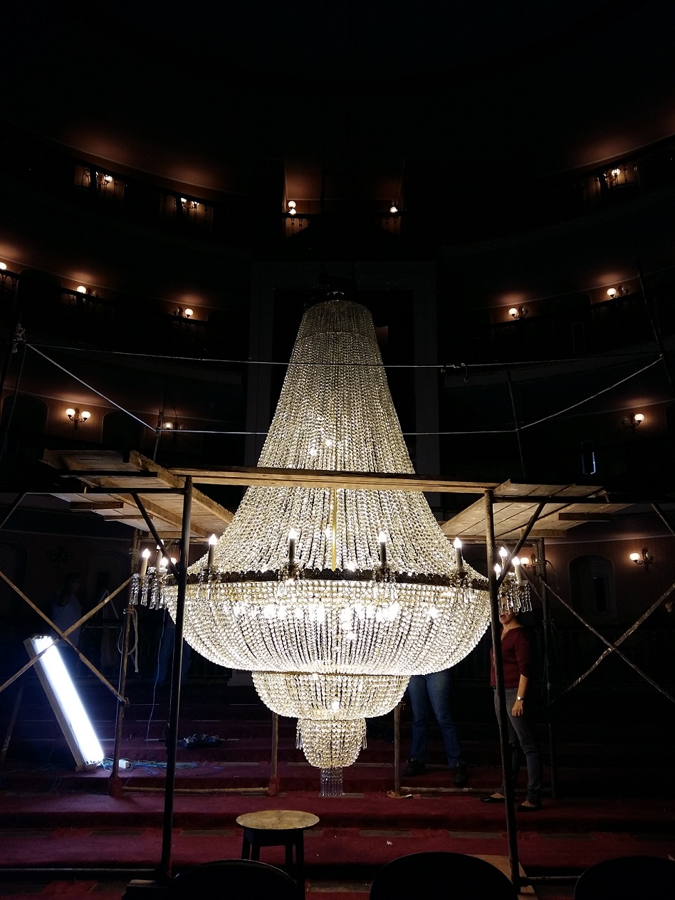 Restauração do lustre central do Teatro Arthur Azevedo