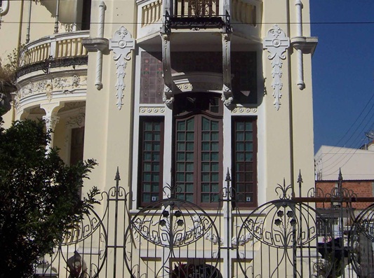 Vila Iracema, Rua Espírito Santo, 651. Um dos marcos arquitetônicos de Juiz de Fora que se encontra mau conservado e sem utilização
