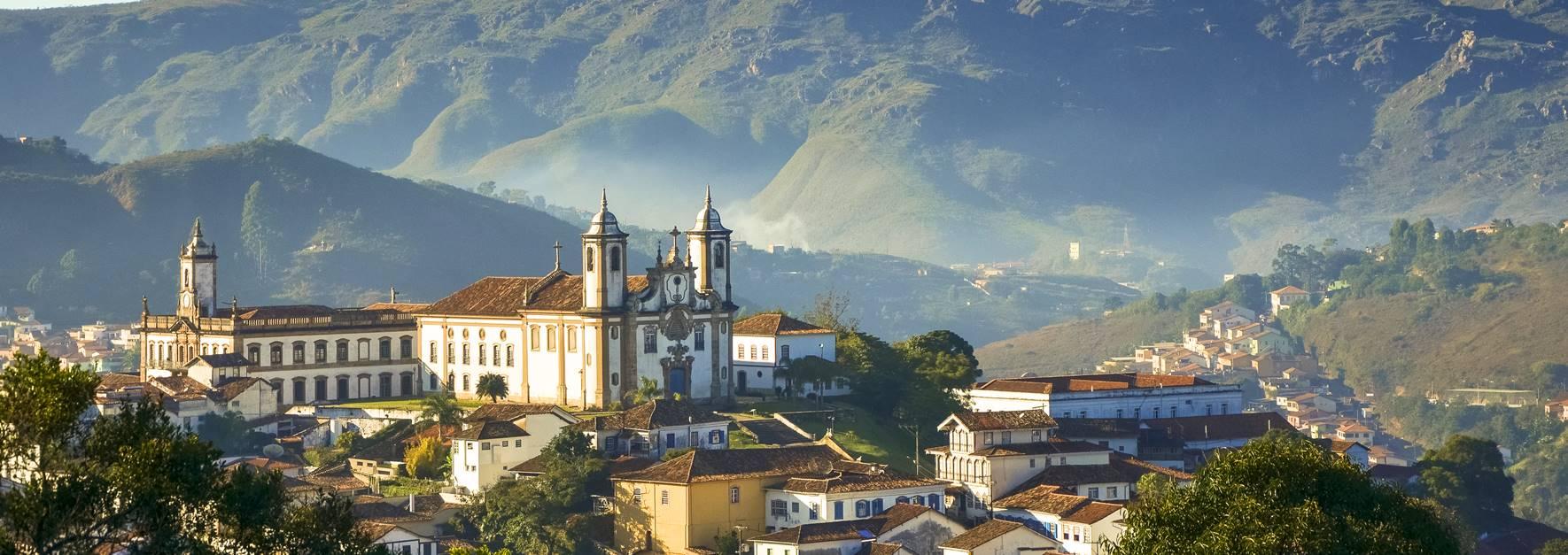 MG-OURO-PRETO-igreja-nossa-senhora-do-carmo-vista-do-alto