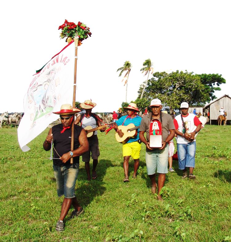 Foliões das Festividades do Glorioso São Sebastião, no Marajó (PA)