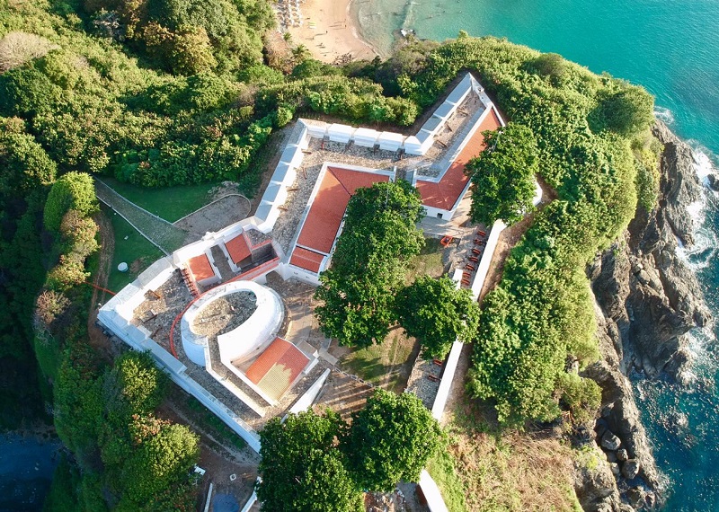 Vista aérea do Forte dos Remédios, em Fernando de Noronha (PE)