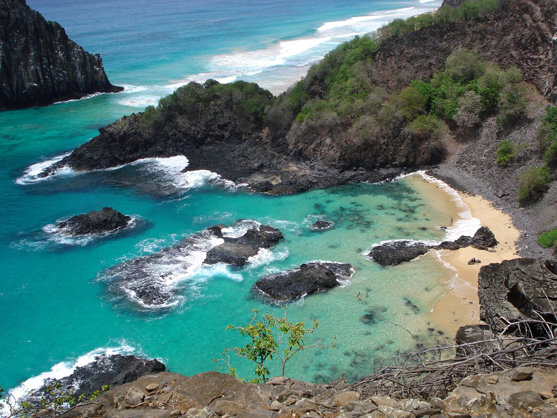 O arquipélago Fernando de Noronha, em Pernambuco, foi reconhecido pela UNESCO como Patrimônio Natural Mundial, em 2001.
