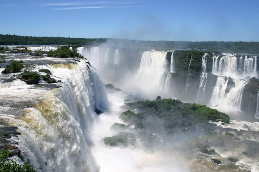 O Parque Nacional do Iguaçu, no Estado do Paraná, foi inscrito na Lista do Patrimônio Mundial, pela UNESCO, em 1986.