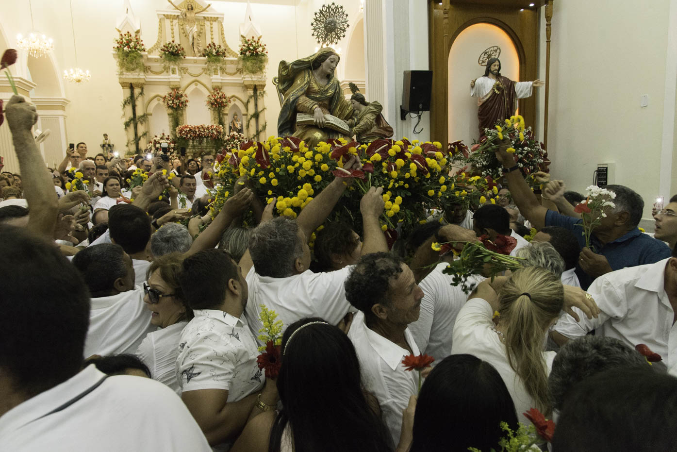 Devotos durante a Festa de Sant'Ana de Caicó (RN)