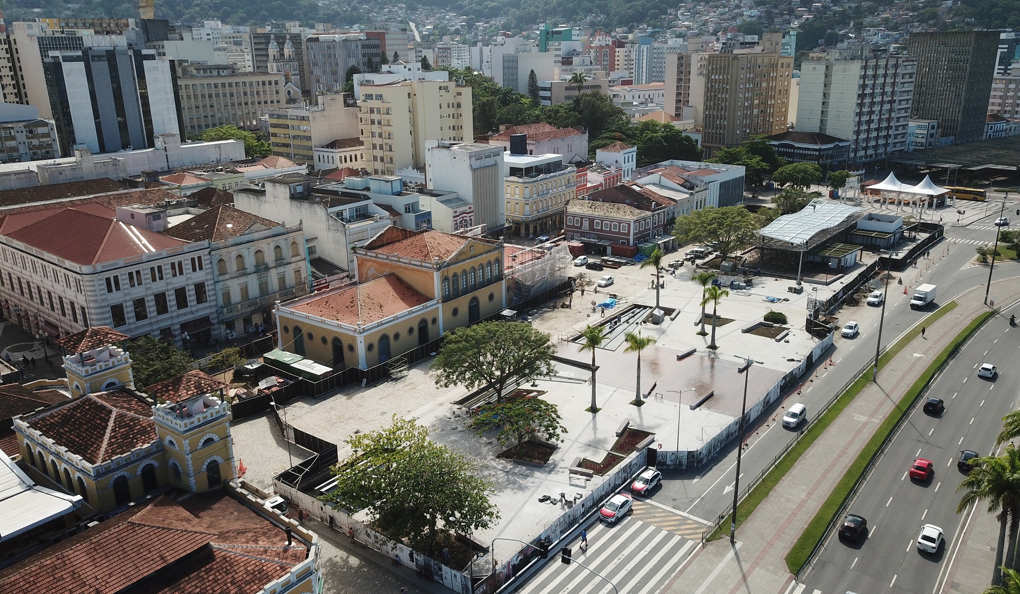 Obra de requalificação urbana do Largo da Alfândega, em Florianópolis (SC), em sua reta final
